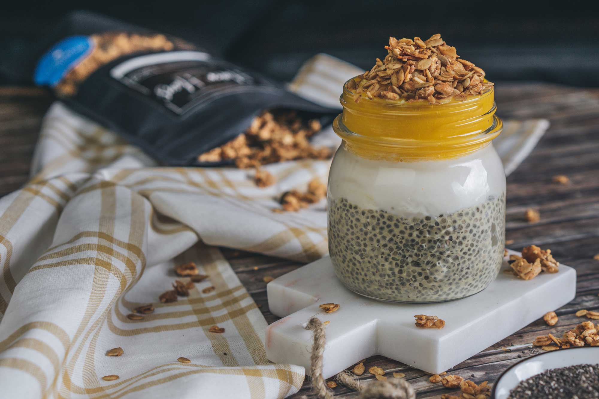 Chiapudding mit Hafer Granola vegan