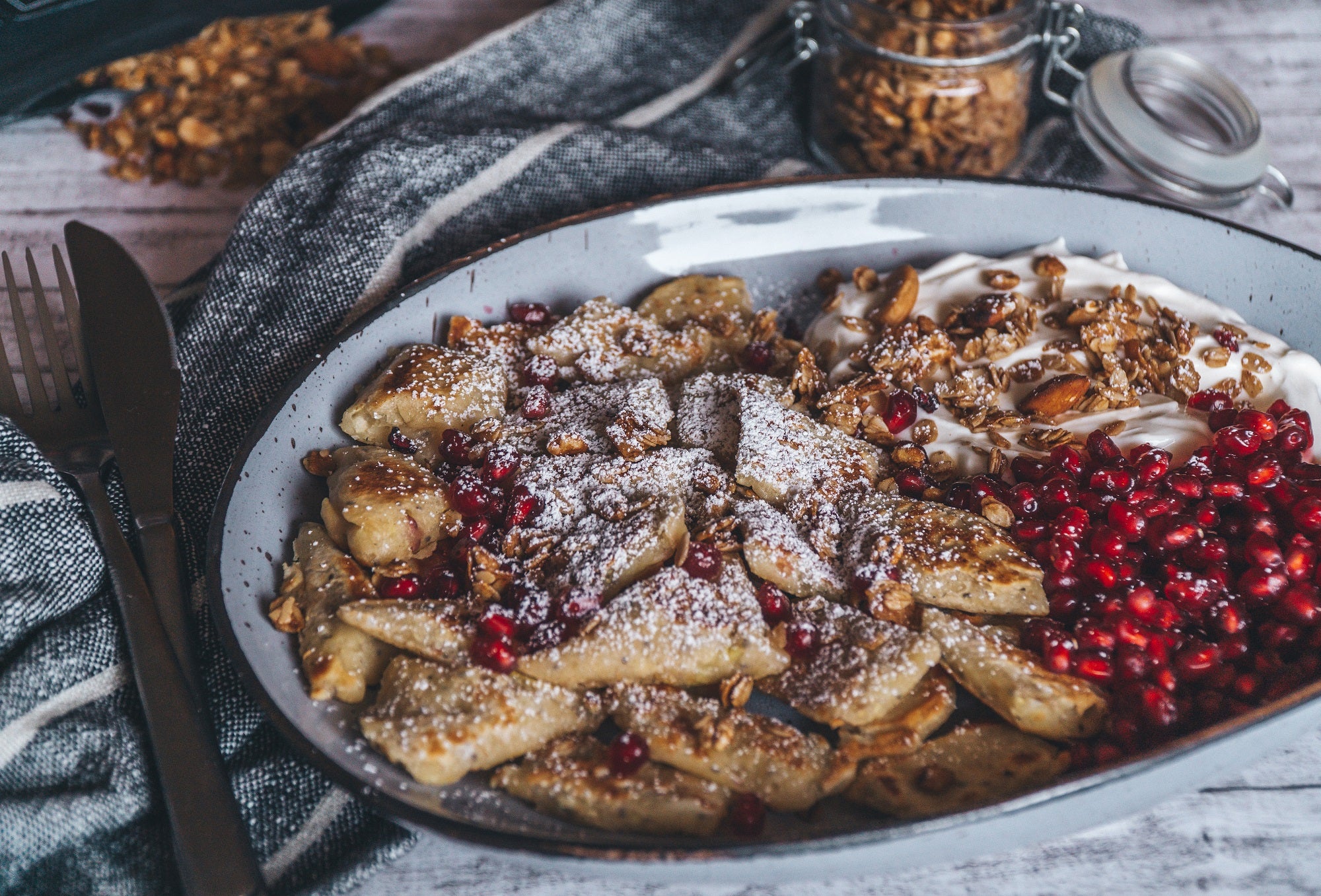 Veganer Kaiserschmarrn mit Granola