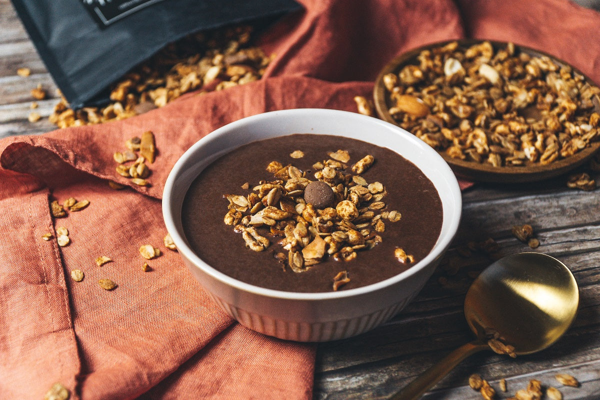 Schoko-Bananen Bowl mit Granola