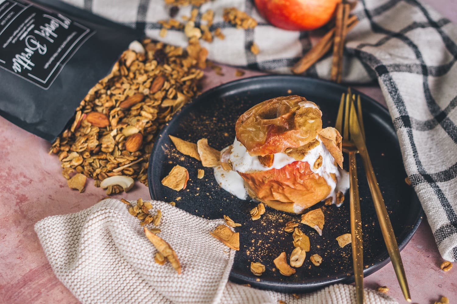 Gefüllter Bratapfel mit Granola - Barni &amp; Wilma