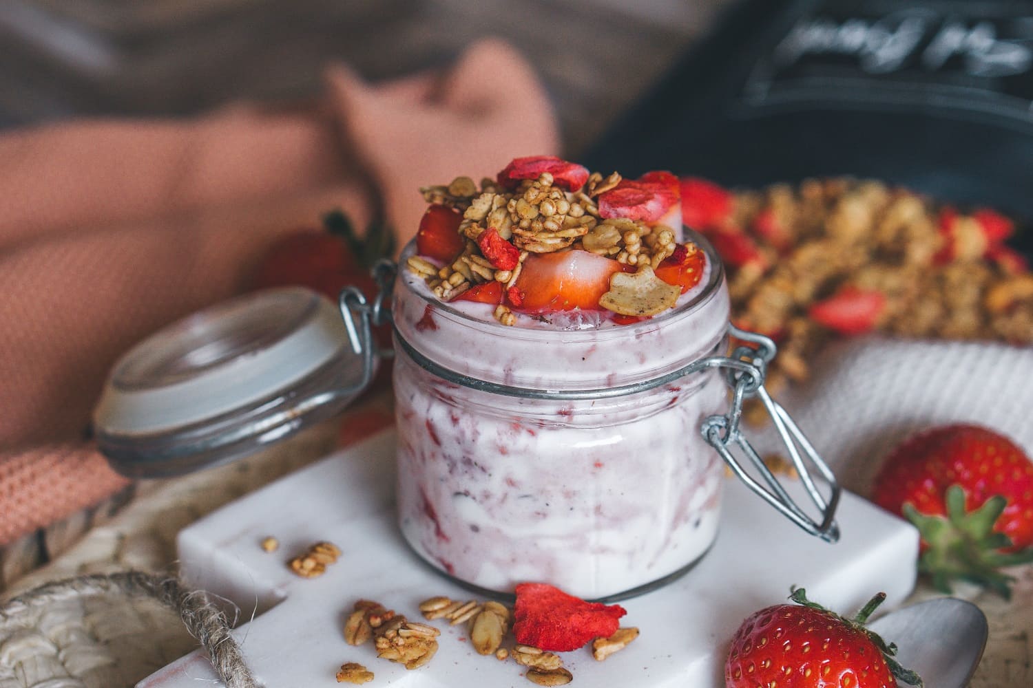 Erdbeer-Straciatella-Joghurt
